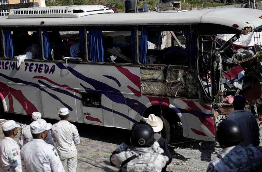 Mexico bus crash: 19 dead, 35 injured in Hidalgo crash