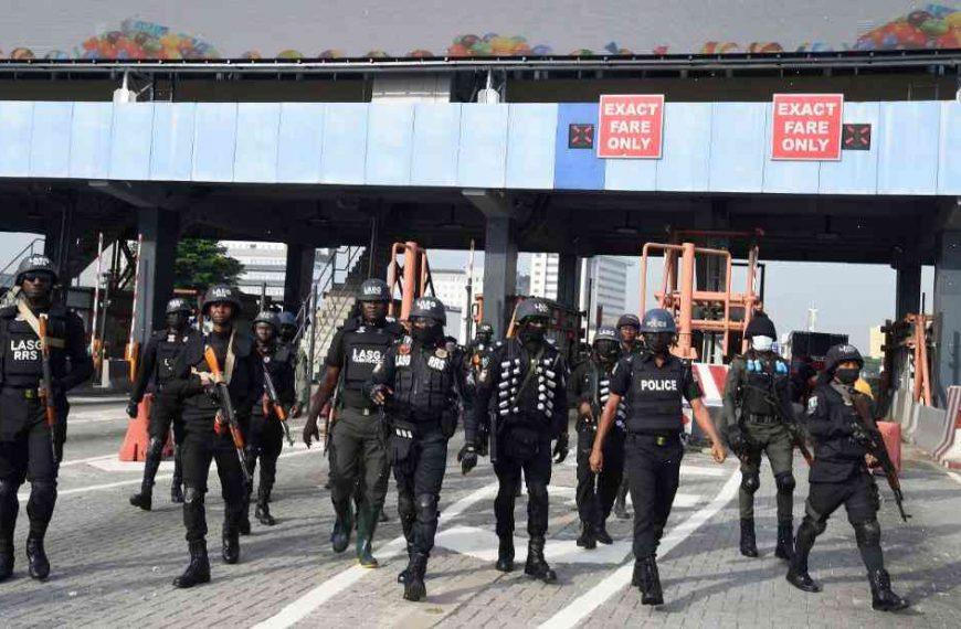 Nigerian judges condemn gun violence killing 16 people in toll booths